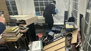 זעזוע בניו יורק: ספרי קודש הושחתו והושלכו לפח בבית כנסת