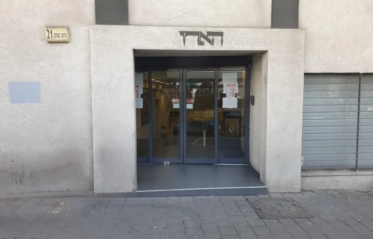 עיתון הארץ פיטר עיתונאי ימני בטענה של "התגוננות"