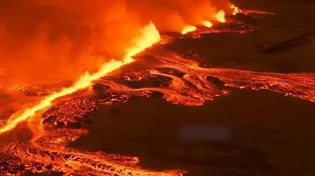 מרהיב: התפרצות הר געש באיסלנד