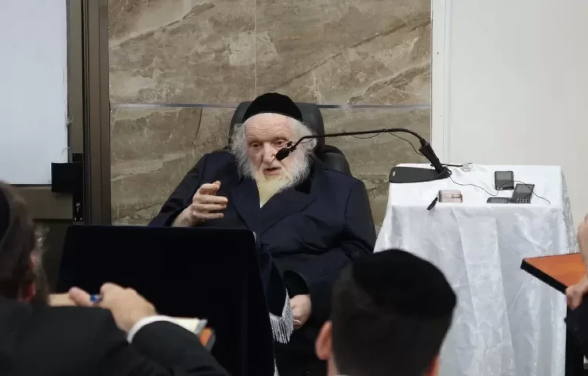 "אבודים ככבשה בין 70 זאבים": הרב שטרנבוך במסר על הטרור