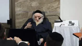 "אבודים ככבשה בין 70 זאבים": הרב שטרנבוך במסר על הטרור