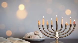 מדוע אסור להשתמש באור הנרות?