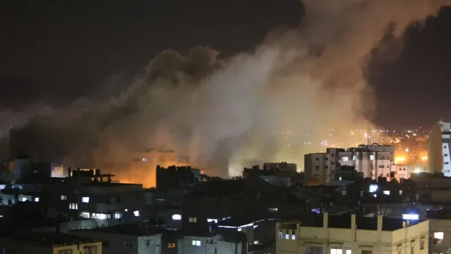 צפו: צה"ל תקף את הבנק, הדולרים עפו באוויר&nbsp;