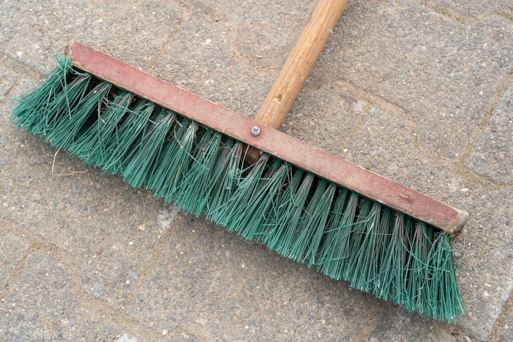 מה אפשר לעשות עם מטאטא ישן?