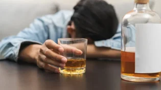 מה הקשר בין אלכוהול לדיכאון? אתם חייבים לקרוא את זה