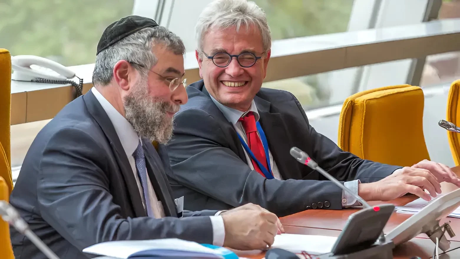 הרבנים באירופה מזהירים: "המצב מזכיר את ליל הבדולח"