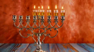 מדוע חשוב לשיר "מעוז צור" אחרי ההדלקה?