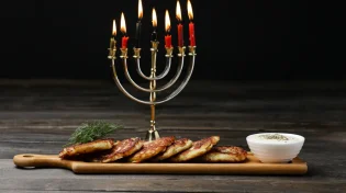 האם יש הבדל בין חנוכייה מכסף לחנוכייה מפלסטיק?