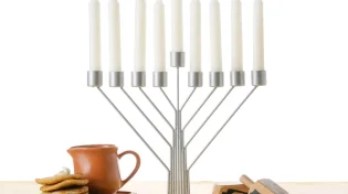 מתי יש להדליק נרות חנוכה בערב שבת?