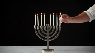 מהו הסדר הנכון בהדלקת נרות חנוכה?