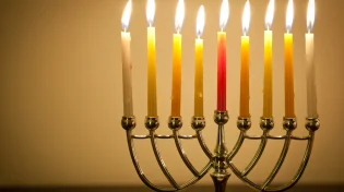 מהי כמות השמן או אורך הנר המינימלית שצריך להדלקה?