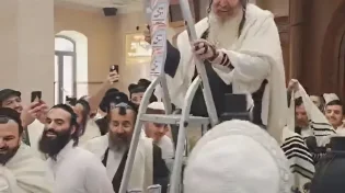להודות ולהלל: הרב ארוש בתפילה ראש חודש