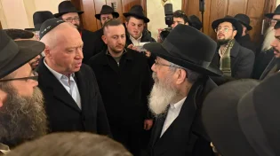 "שליח אלוקי צבאות": צפו: השר לשעבר גלנט נשא דברי אמונה בהתוועדות חב"ד