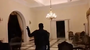 נפל לידי המורדים: סיור בארמון המפואר של אסד