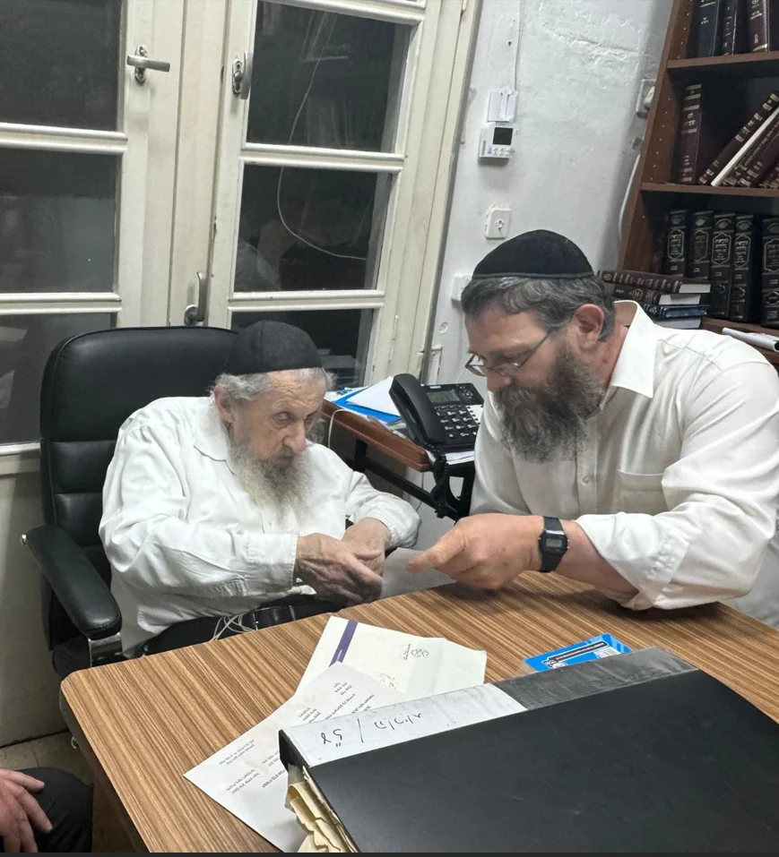 "לשמור על קיום עולם התורה": הכרעות כינוס החירום בבית מרן הרב לנדו "לשמור על קיום עולם התורה": הכרעות כינוס החירום בבית מרן הרב לנדו