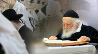 "בלי לומר מילה": הסיפור המופלא על דאגתו של מרן הרב קנייבסקי לאברכים