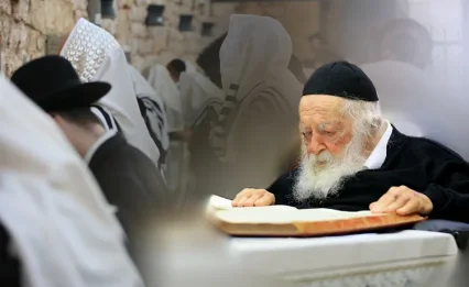 "בלי לומר מילה": הסיפור המופלא על דאגתו של מרן הרב קנייבסקי לאברכים