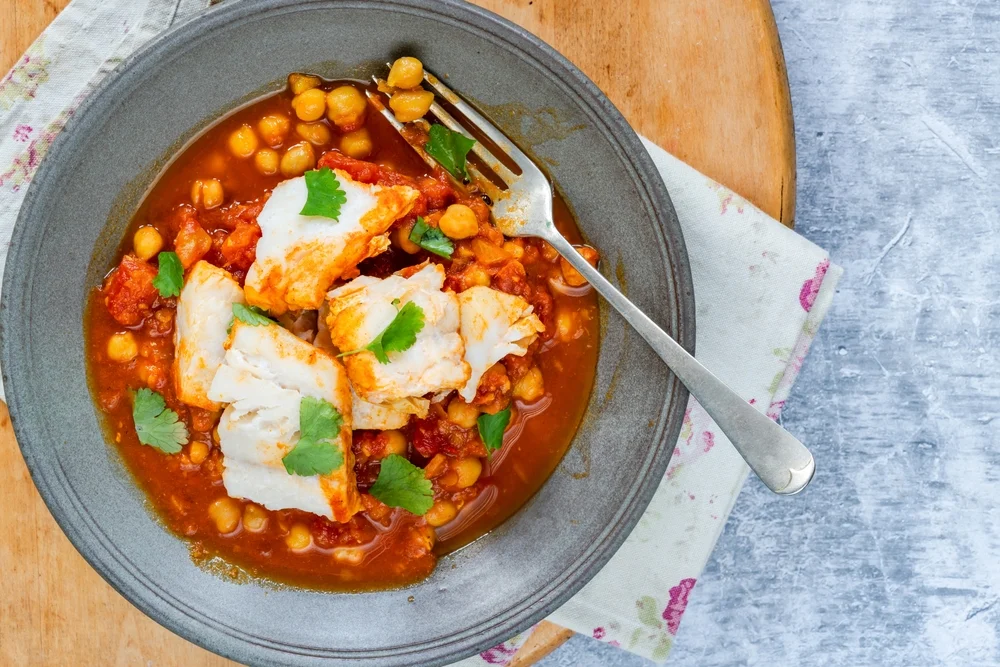 מתכון לדג עם פלפלים וחומוס בתיבול עשיר