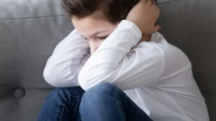 איך מרגיעים ילד שמפחד?