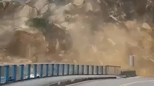 מפולת סלעים דרמטית בטייוואן: הטבע חושף את עוצמתו