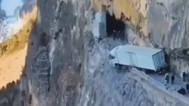 עוצר נשימה: המשאית כמעט נפלה לצוק המפחיד ביותר&nbsp;