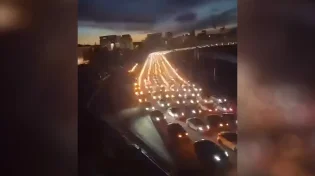 אלף טסלות במופע אורות סוחף: מחזה טכנולוגי שלא נראה כמותו