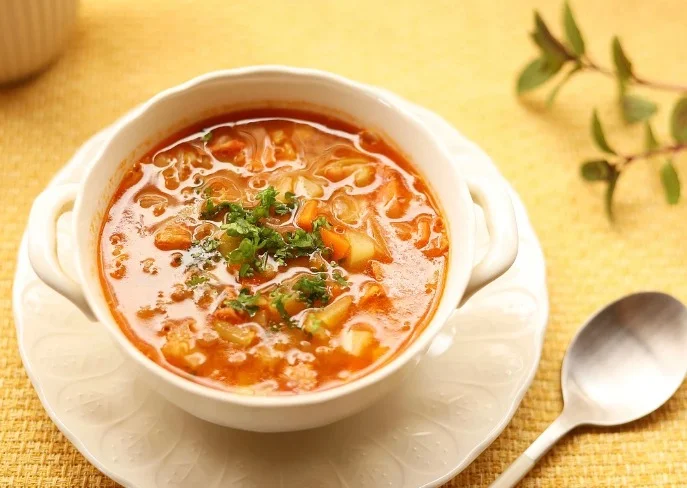 מתכון למרק כרוב חורפי ומחמם שתתאהבו בו