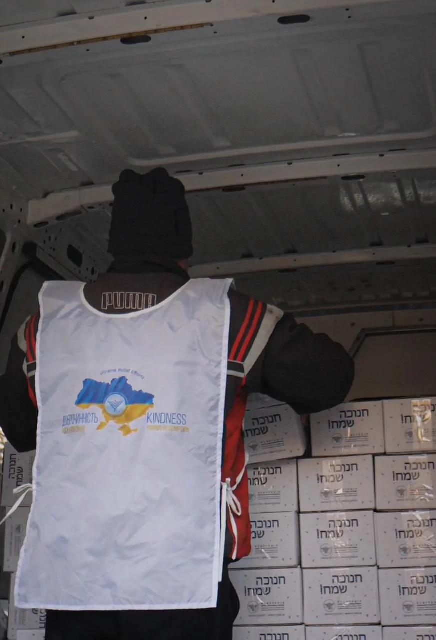 אור בחושך: באוקראינה נערכים להדלקת חנוכיות מרכזיות בצל המלחמה