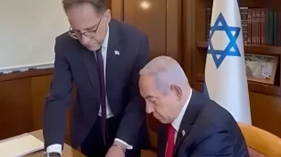 נתניהו הציג סרטון: "אני חותם בצורה עיוורת"