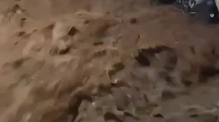 הרחובות באינדונזיה הפכו לנהרות סוחפים