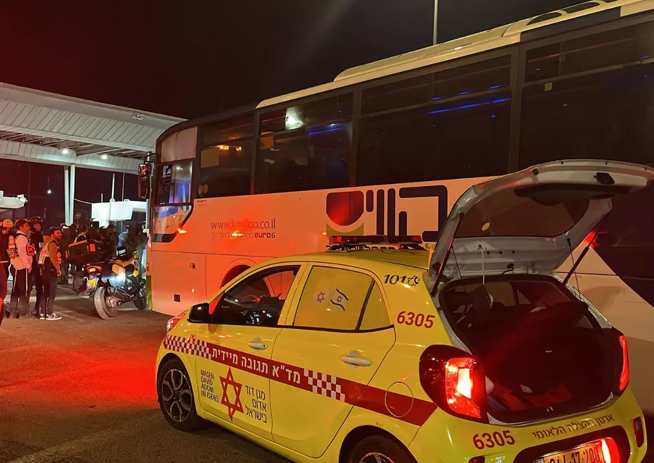 פיגוע ירי במחסום המנהרות: ילד בן 10 במצב אנוש פיגוע ירי במחסום המנהרות: ילד בן 10 במצב אנוש