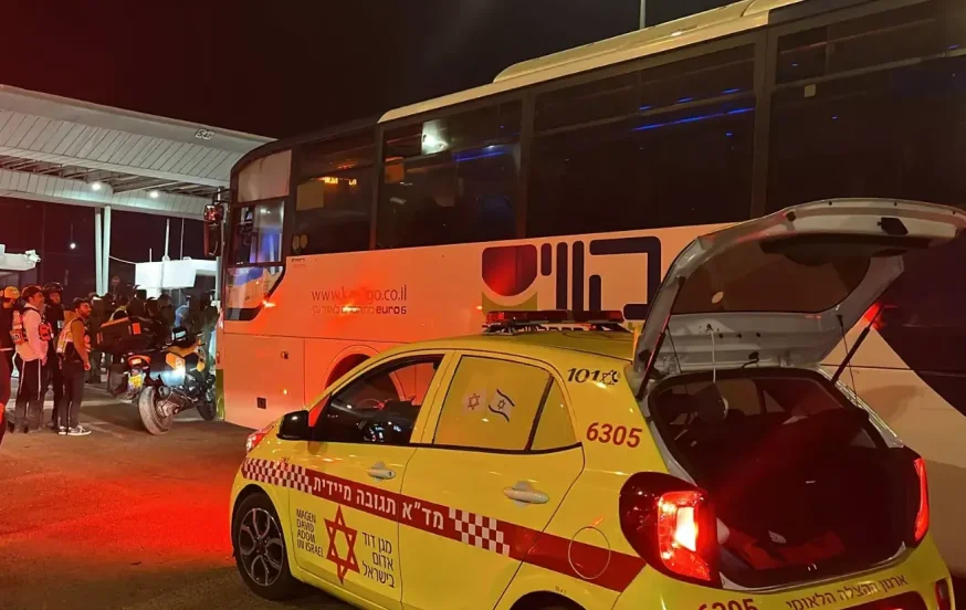 פיגוע ירי במחסום המנהרות: ילד בן 10 במצב אנוש פיגוע ירי במחסום המנהרות: ילד בן 10 במצב אנוש