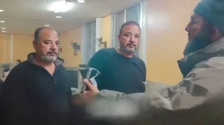 המורדים הרגיעו את פקידי המשטר "לא נעשה לכם כלום"