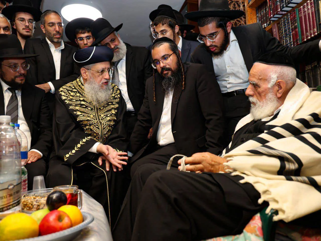 ניחום אבלים אצל חבר המועצת הגר"ש מחפוד על פטירת אחותו ע"ה ניחום אבלים אצל חבר המועצת הגר"ש מחפוד על פטירת אחותו ע"ה