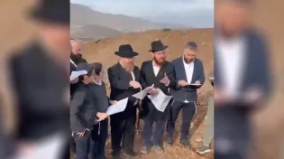 צפו: הדפסת ספר התניא בסוריה