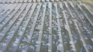 הסופה החריבה את חוות השמש הגדולה בבריטניה
