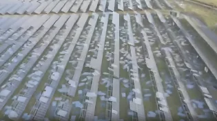 הסופה החריבה את חוות השמש הגדולה בבריטניה&nbsp;