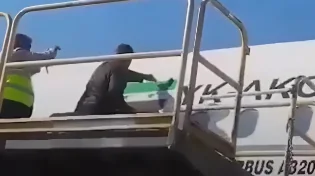 מטוסי סוריה נצבעו בצבעי המהפכה