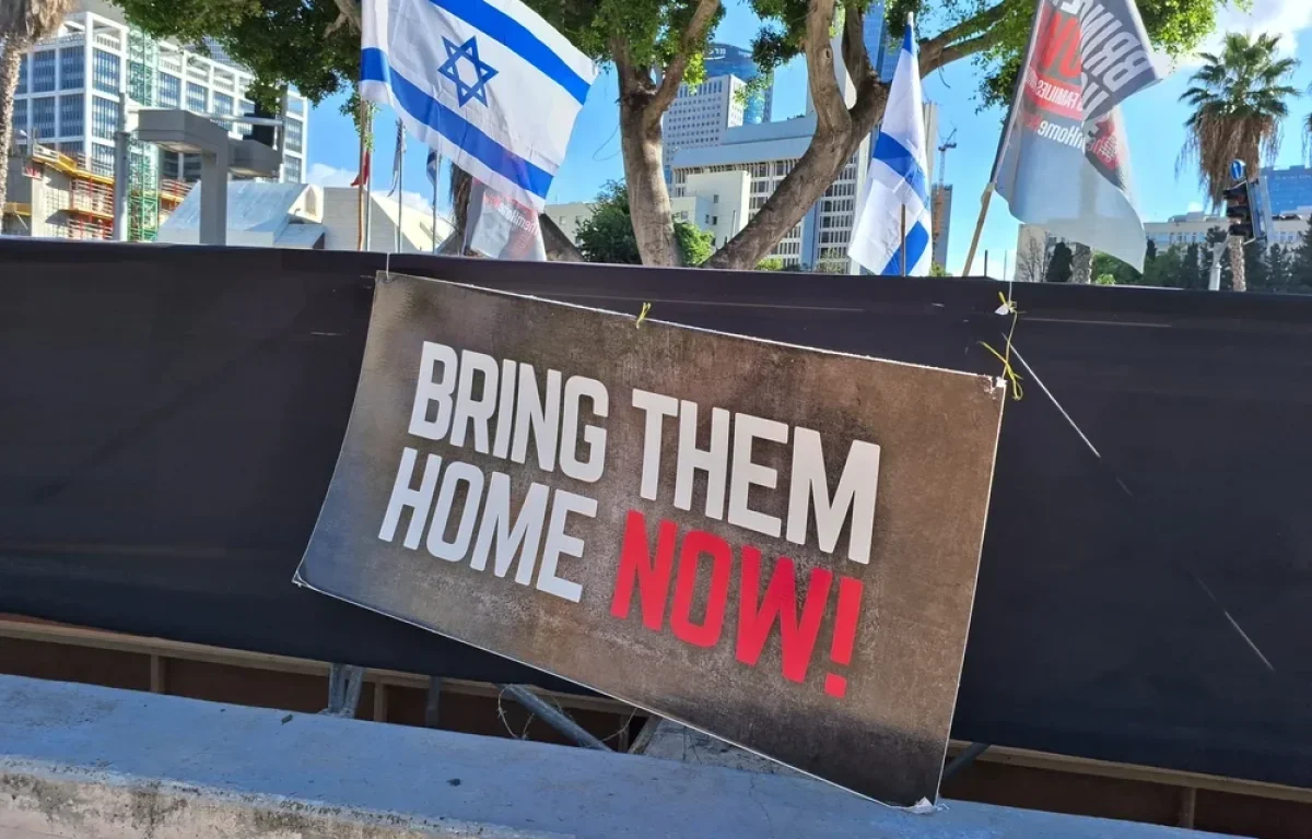 מפנה בעסקת החטופים: חמאס מרכך עמדות תחת לחץ עזתי כבד