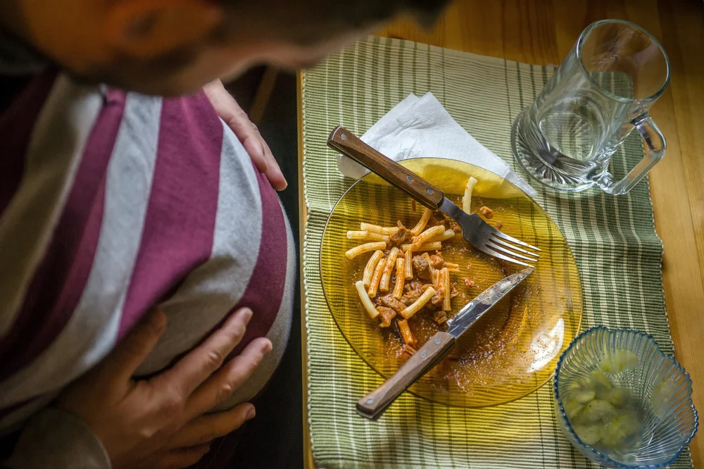 מה קורה בגופנו כשאנחנו אוכלים יותר מדי?