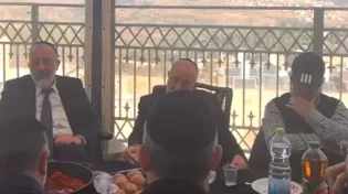 יו"ר ש"ס עם אביו של החטוף: "זכות הלימוד תעמוד לשחרור החטופים"