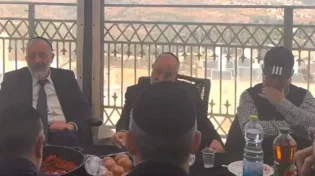 יו"ר ש"ס עם אביו של החטוף: "זכות הלימוד תעמוד לשחרור החטופים"