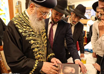 מרן הראשון לציון הרב דוד יוסף שליט"א מתרגש מהספר 'שר ההתמדה' &ndash; מחווה מיוחדת לדמותו של רבי עמרם אזולאי זצוק"ל