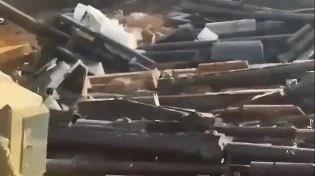 תיעוד חריג: תושבים סורים מסגירים כמויות אמל"ח ללוחמי צה"ל