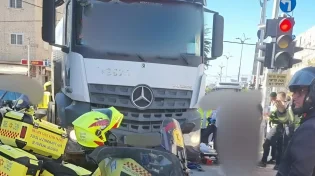 הקטל בכבישים: בת 80 נפגעה ממשאית בחולון 