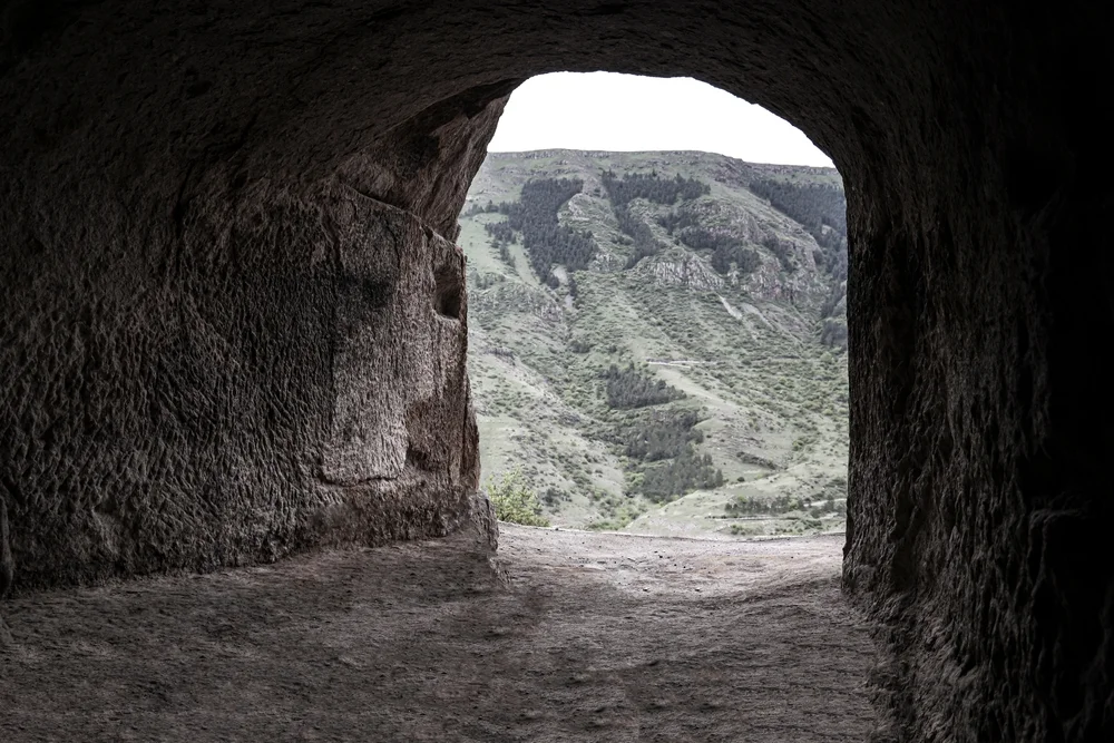 האיש שחי 40 שנה במערה בספרד וגילה עולם חדש