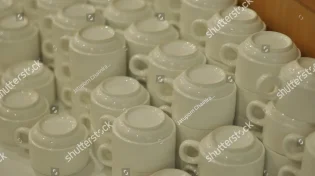 האם יש להטביל כלי פורצלן עם ציפוי זכוכית?