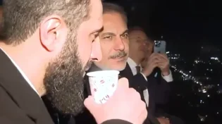 המנהיג הסורי החדש ושר החוץ הטורקי בתצפית על דמשק