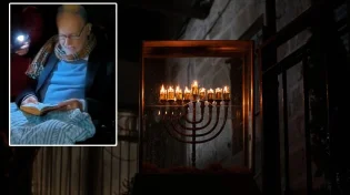 מצמרר: ניצול שואה בן 95 מדליק חנוכיה בירושלים עיר הקודש