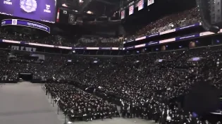 אדיר: רבבות חסידי סאטמר שרים "אני מאמין" באצטדיון ברקליס